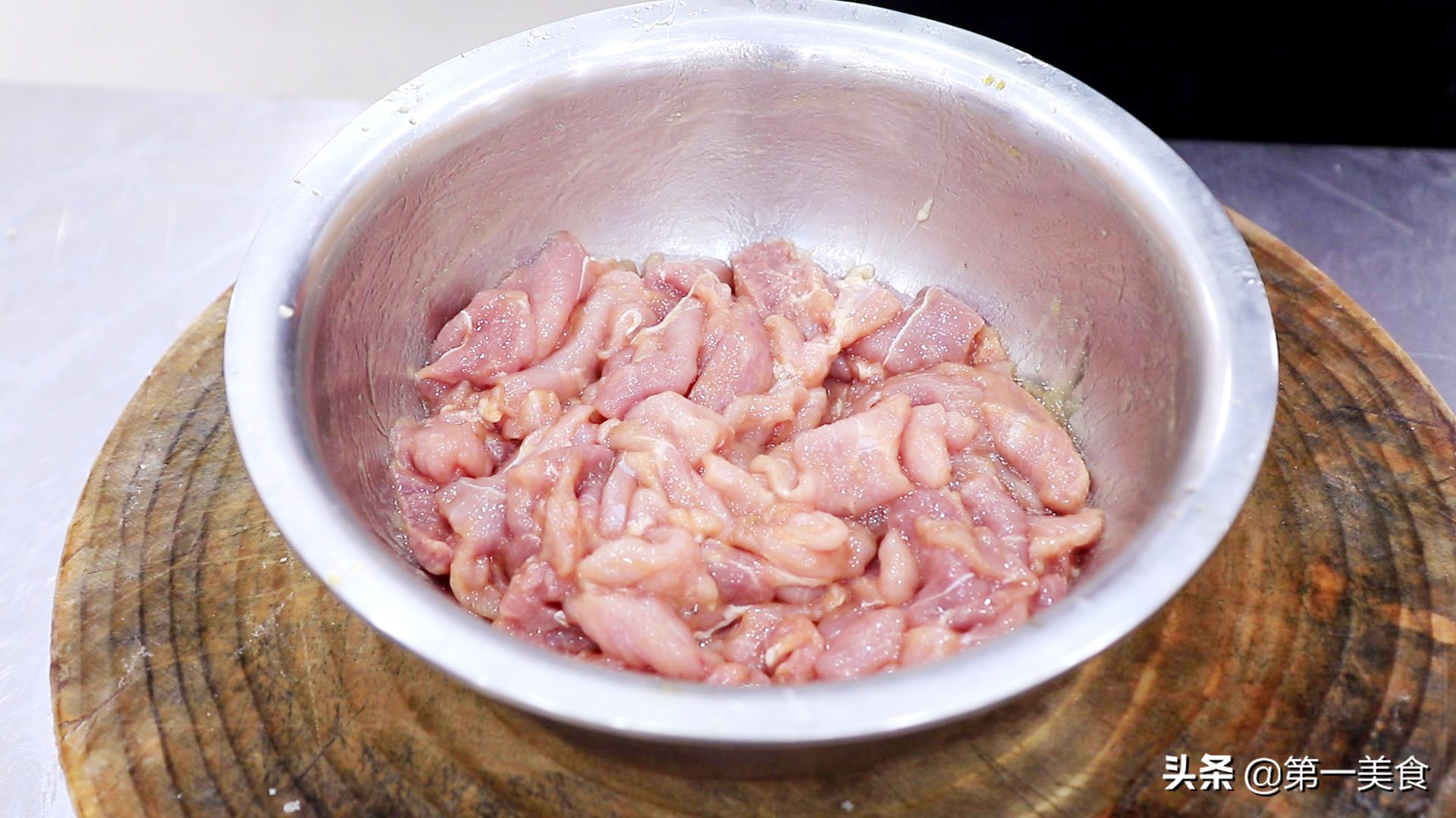 水煮肉片教程最正宗的做法,水煮肉片可以用豌豆淀粉上浆吗