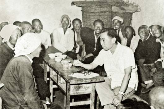 从为中华之崛起而读书到海棠花开,周总理两袖清风殚精竭虑的一生