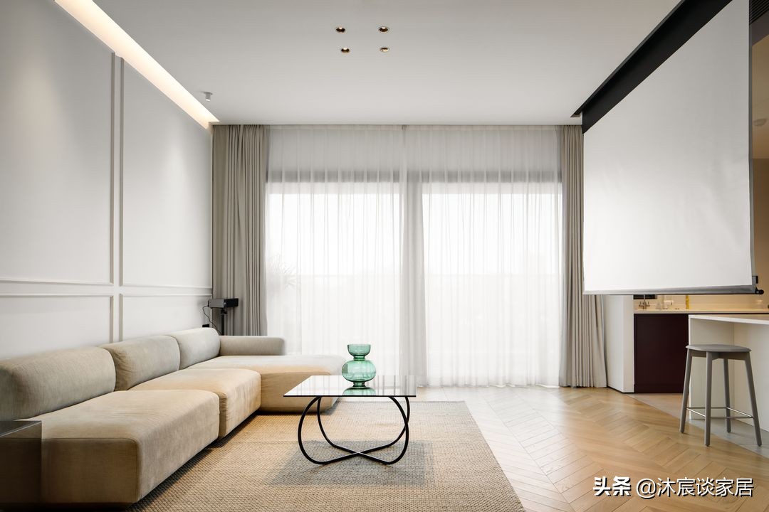 看完她的新家，才知生活可以如此有品质，室内极简大方且随性美好