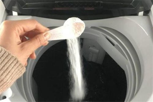 衣服上不小心沾了食用油或者签字笔油，用什么办法可以快速清除？