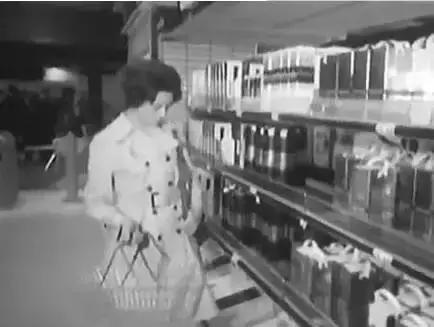 戴15元手表，租一居室，秘密捐出560亿，他活出了上帝的模样！