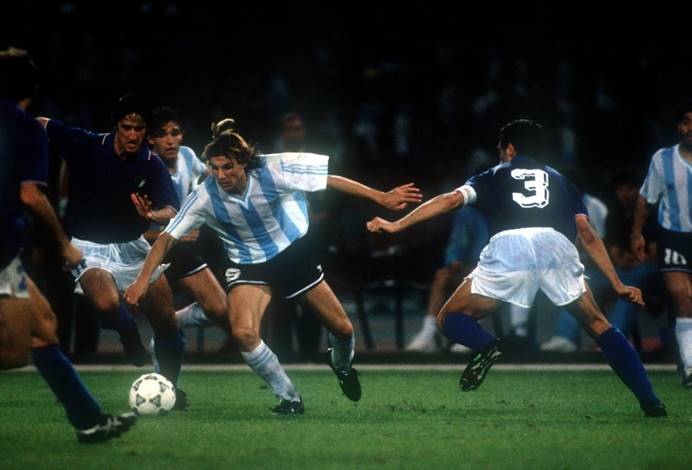 他们年过四十复出，依旧热爱足球，享受球场快乐，与年龄无关