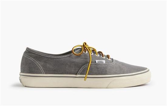 鞋子被染色剂染色怎么洗干净,染色方法给鞋子染色