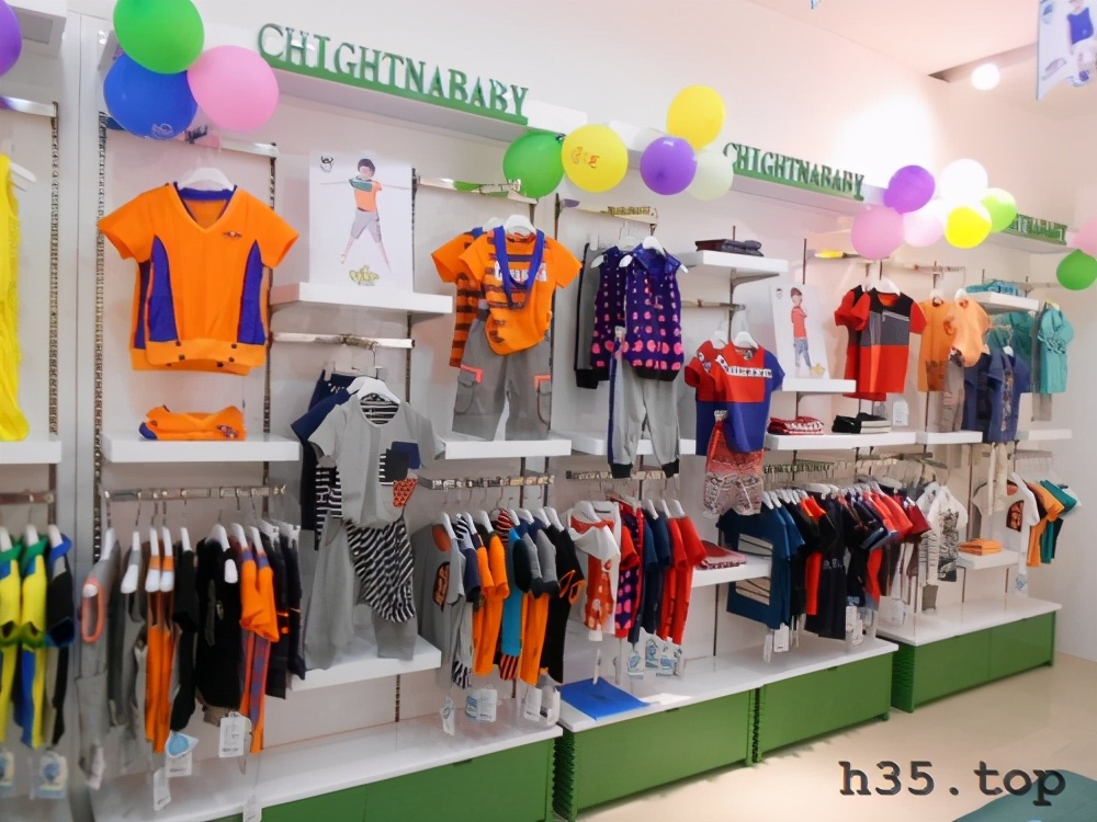 最新童装店双门头装修效果图,童装店怎么装修才有顾客