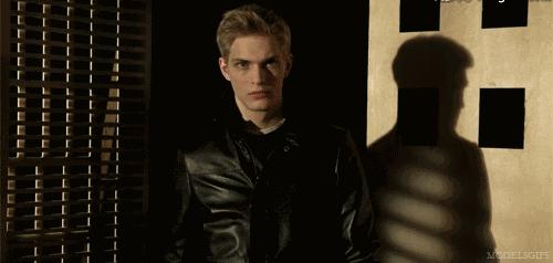 皮衣穿搭男生霸气,皮衣穿什么内搭比较好看