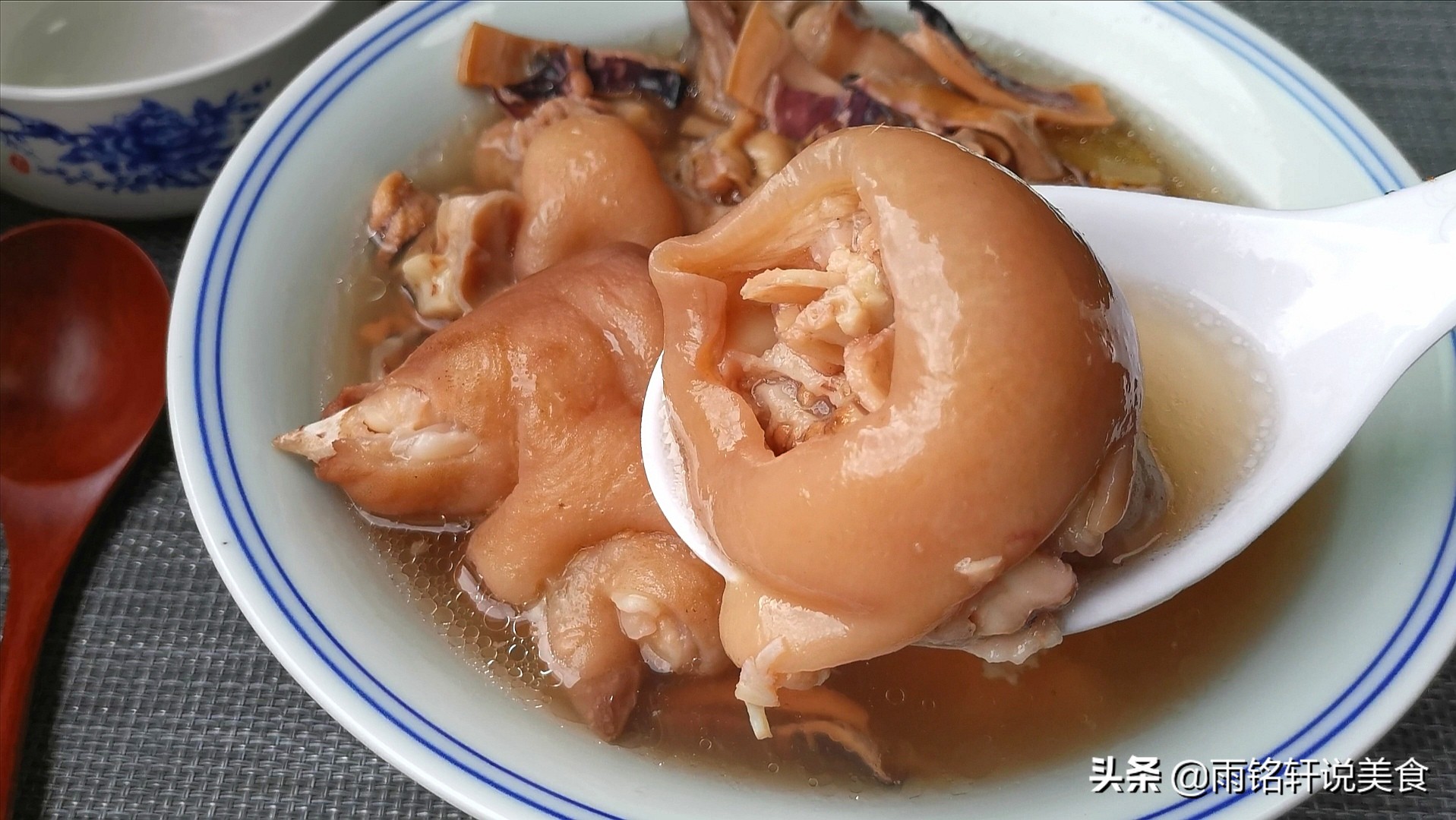 墨鱼干炖猪蹄做法,福建墨鱼干炖猪脚的家常做法