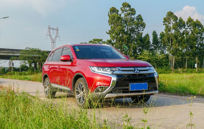 欧蓝德选2.0还是2.4油耗差别大吗,欧蓝德荣耀版配置油耗