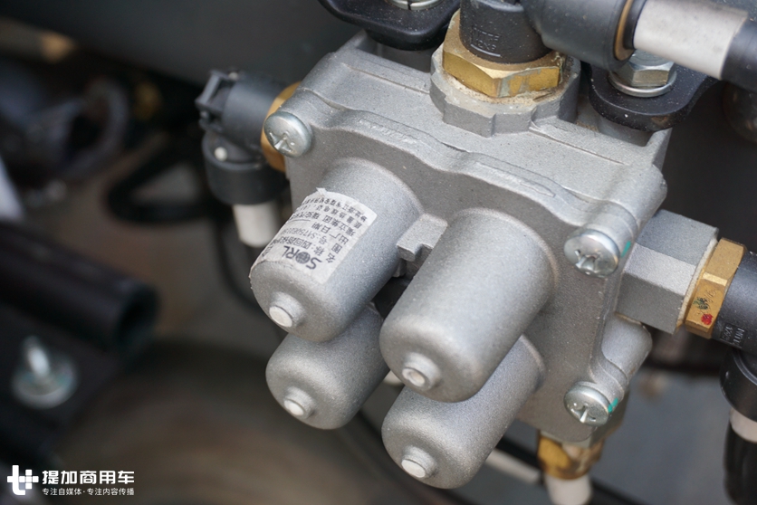 卡车上的各个零部件叫什么,卡车上用得最多的零部件是哪一种