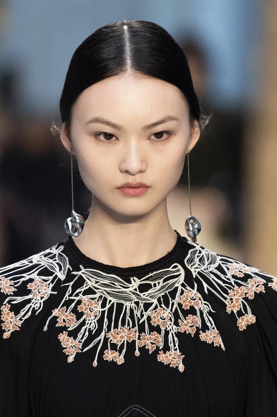 2022巴黎时装周秋冬大衣,2020秋冬巴黎时装周