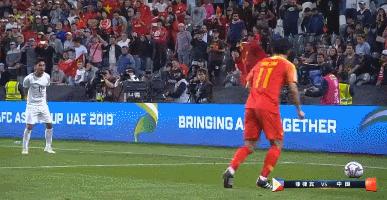 凌空斩破荒对武磊的评价,武磊凌空斩精彩回顾