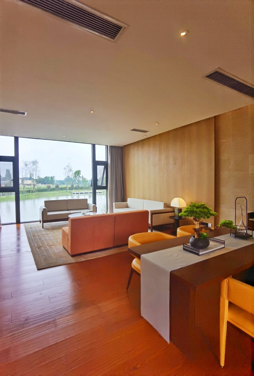 「觅趣小镇新都·原舍绿茵」湖畔泳池，畅玩斑竹园足球音乐小镇