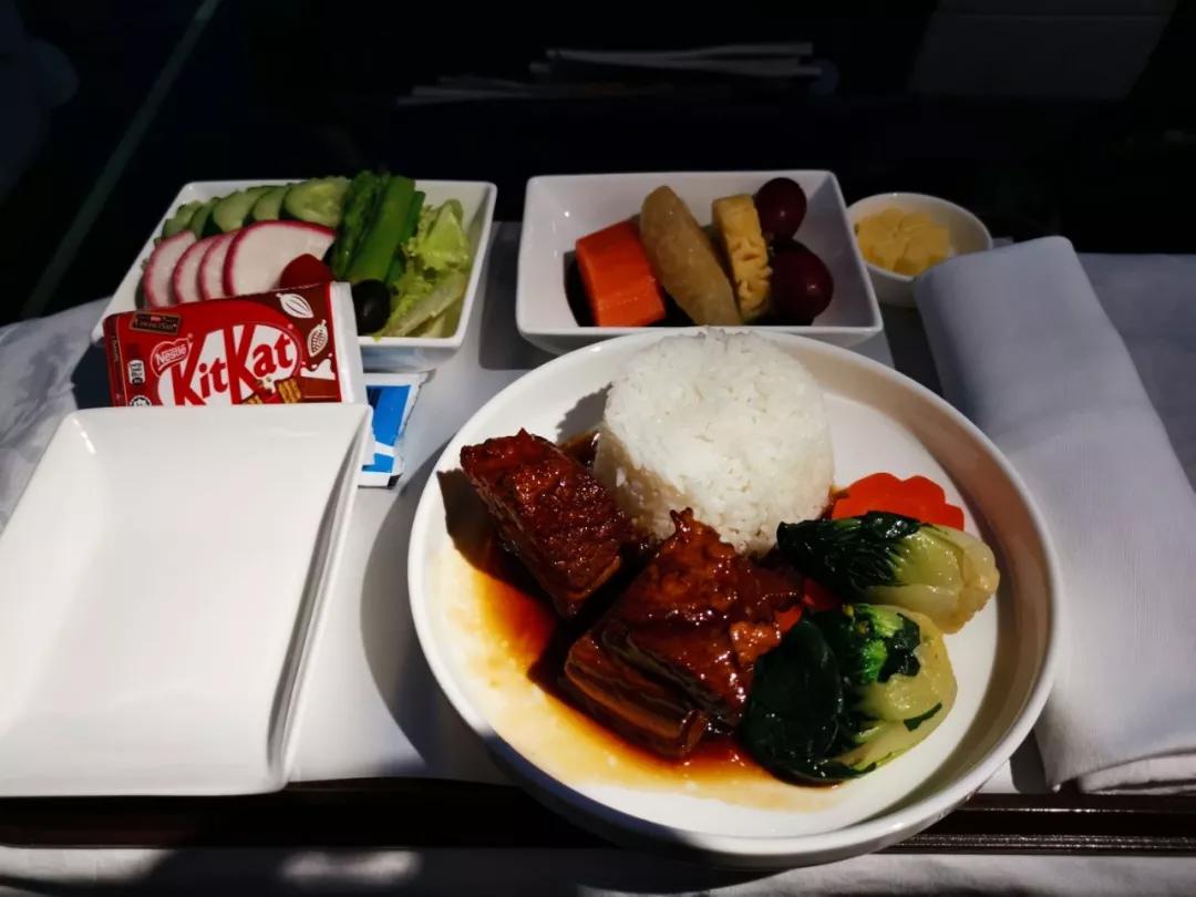 东航南航经济舱对比,东航南航公务舱休息室