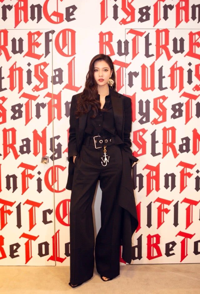 宋妍霏牛仔裤身材,宋妍霏的裤子穿搭