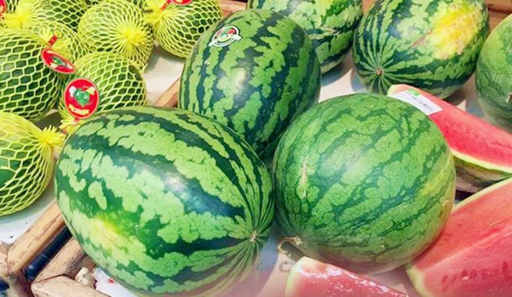 买西瓜时把所有西瓜拍一遍,为什么买西瓜要用手拍两下