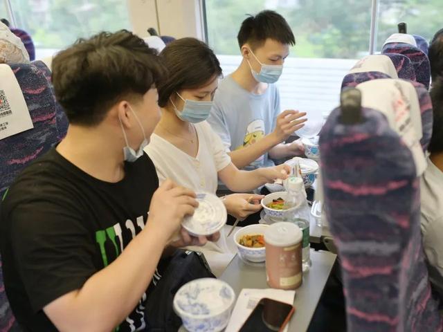 高铁盒饭被嘲笑,高铁盒饭吐槽