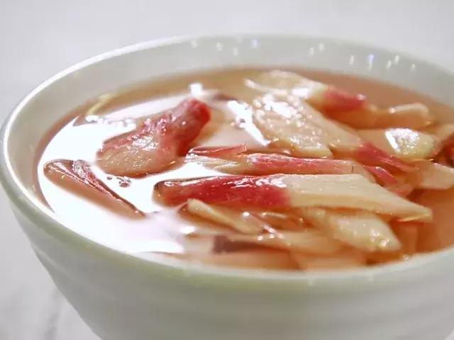 广东猪脚姜寓意,广东猪脚姜为啥又酸又甜的