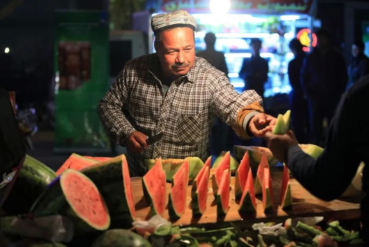 新疆和田夜市什么美食最好吃,和田夜市哪家的胡辣羊蹄好吃