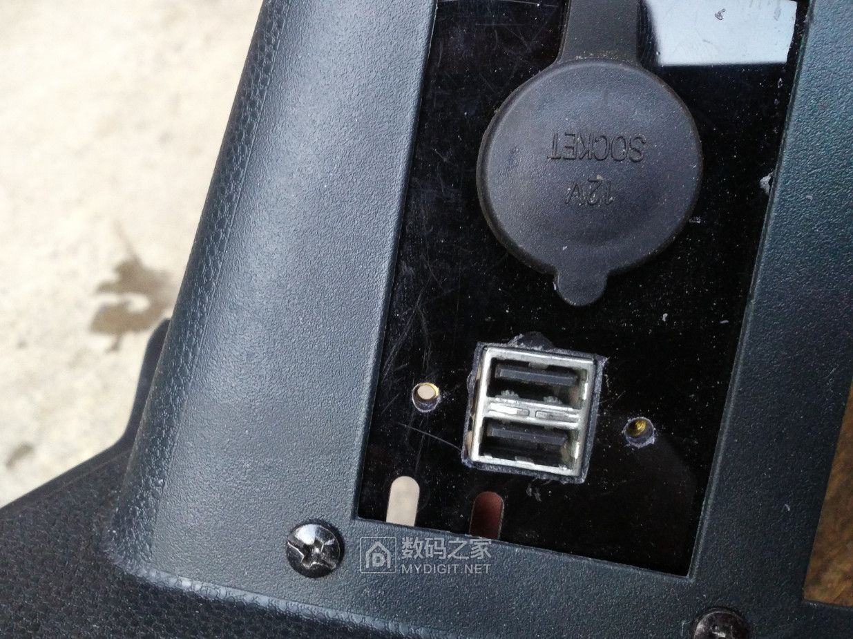 福特嘉年华点烟器拆装,福特嘉年华拆点烟器