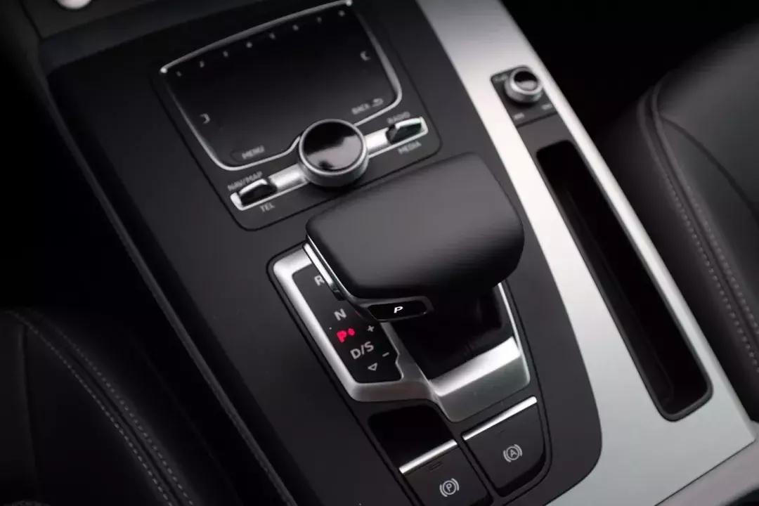 奥迪q5lsportback45tfsi豪华型,奥迪q5l和q5lsportback