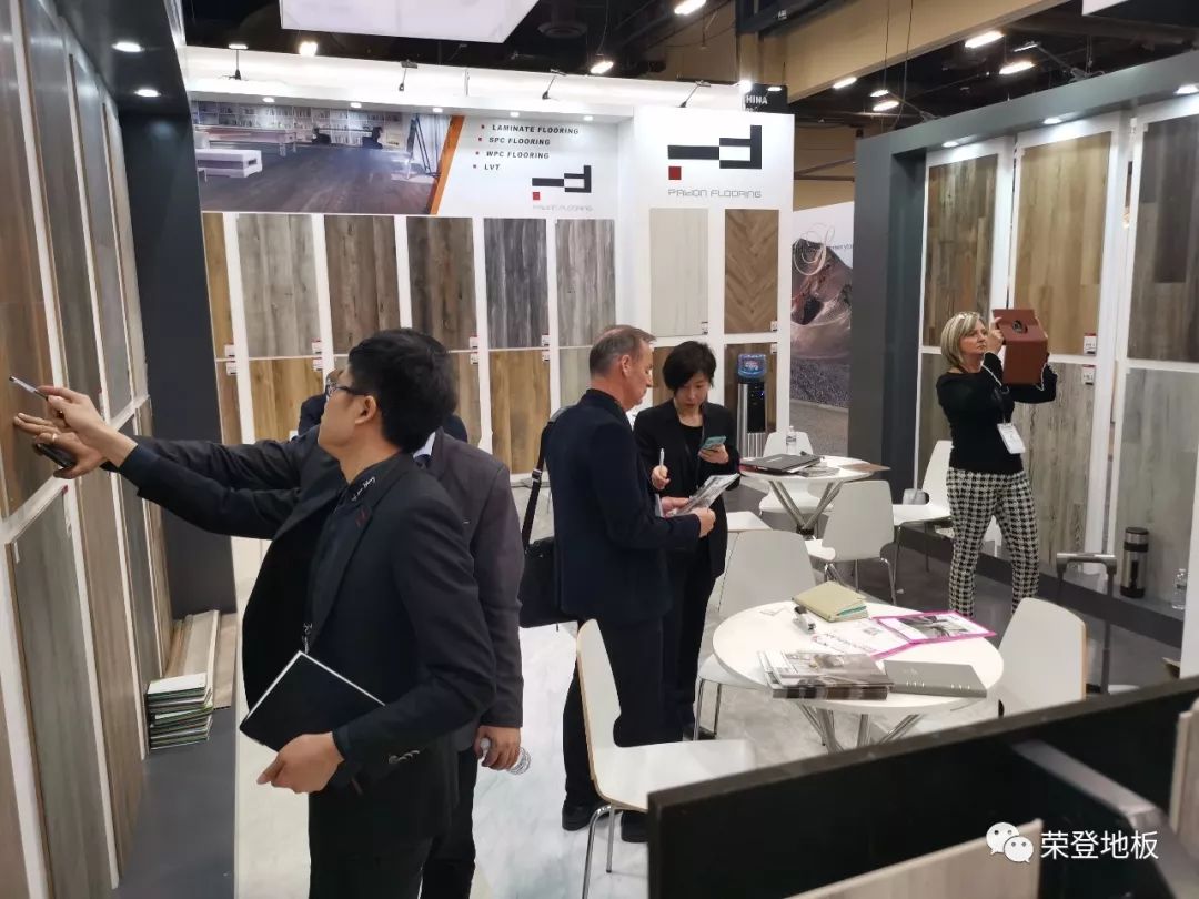 周报中国地板“走出去”为国争光柏尔、世友专列温暖起航