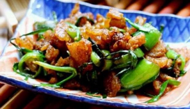 油炸藕片,蒜蓉粉丝白菜炒大虾