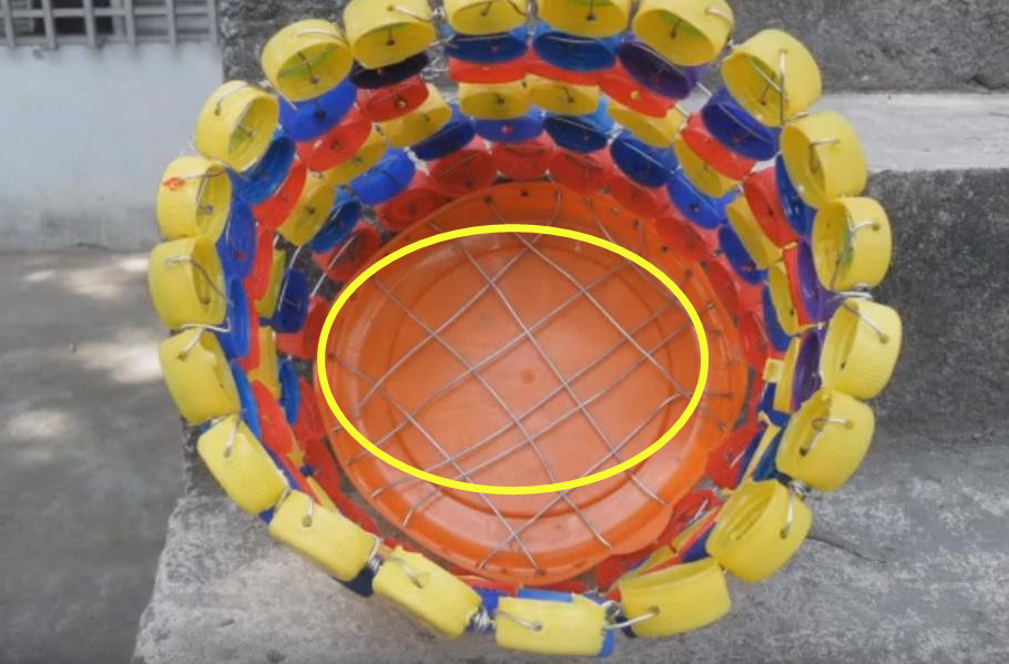 以后卖瓶子，我要把瓶盖拧下来留着，铺在院子里当花路实用也好看