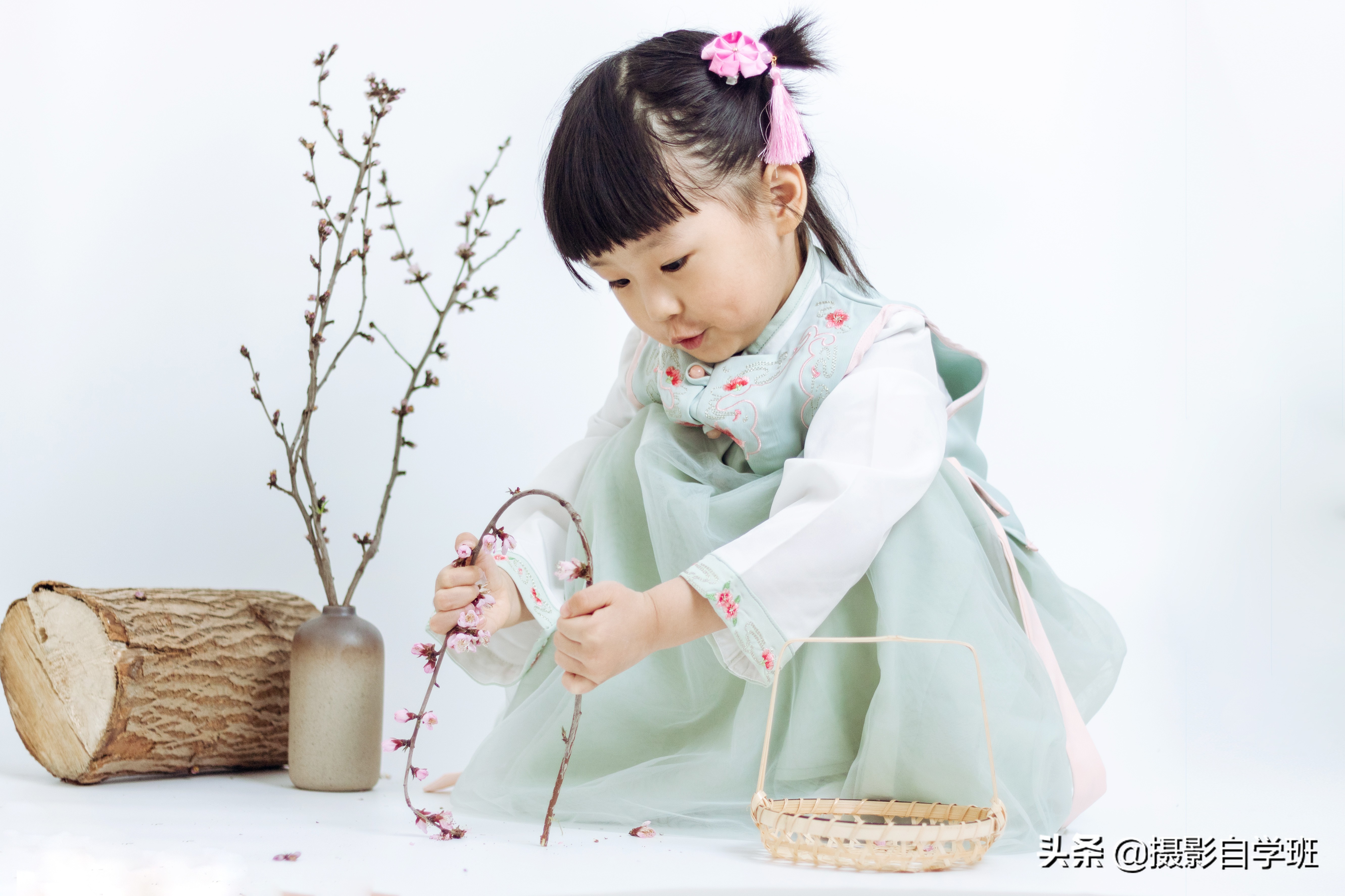 儿童拍稻田照片怎么拍出高级感,儿童摄影居家人像调色教程