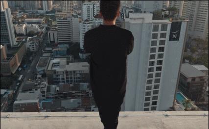 唐人街探案3夜晚一个人关灯,唐人街探案开灯关灯