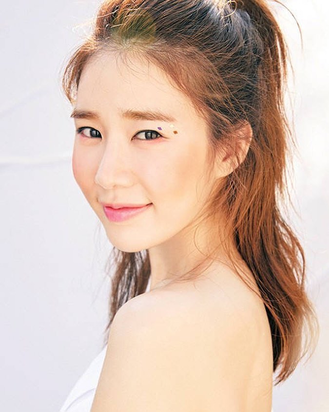 刘仁娜眼影画法视频,刘仁娜触及真心白裙子加针织衫