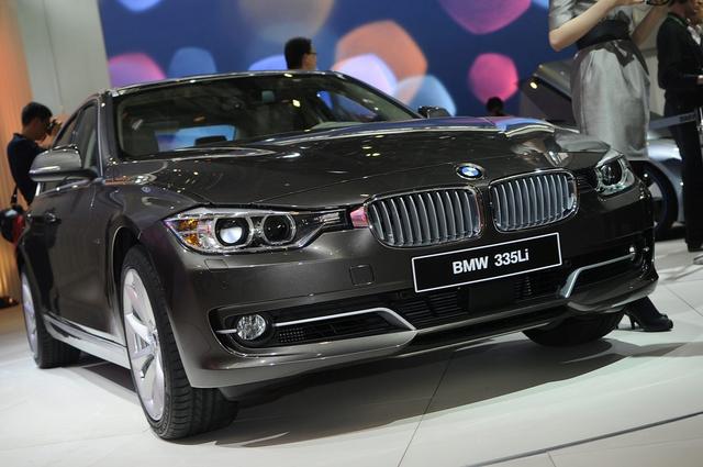 宝马3系为什么卖那么贵,宝马3系320li2.0t手自一体8挡变速