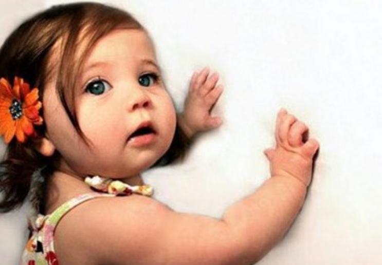 宝宝老是眨眼是散光吗,宝宝故意眨眼睛