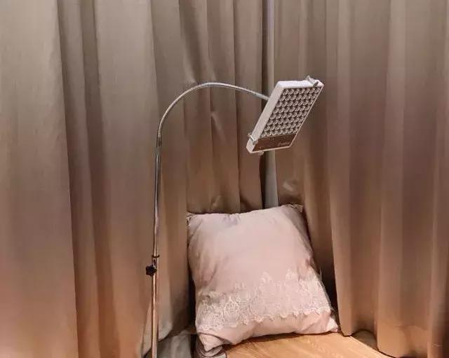 张天爱睡觉也照的天价大排灯，竟然有人找到了30元的同款替代？