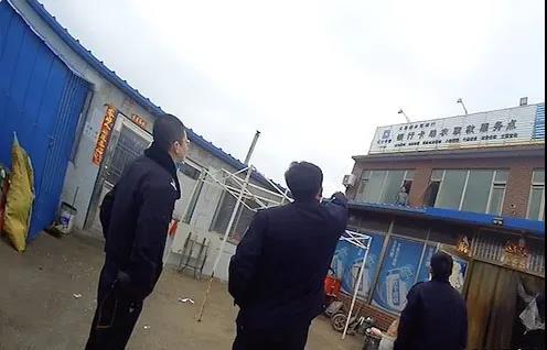 “我打死你！”10.5厘米长的钉子射穿面部后，他竟毅然朝嫌疑人扑去