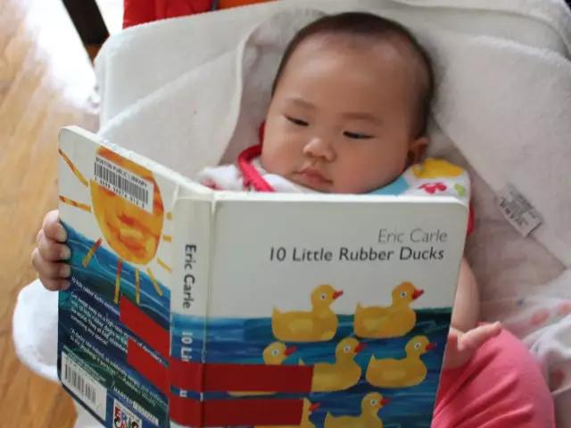 如果养娃能重来一次,我一定让娃生下来就把书当玩具