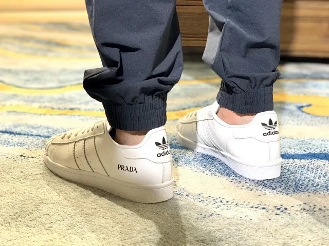 阿迪达斯贝壳头联名有哪些,普拉达贝壳包包价格表