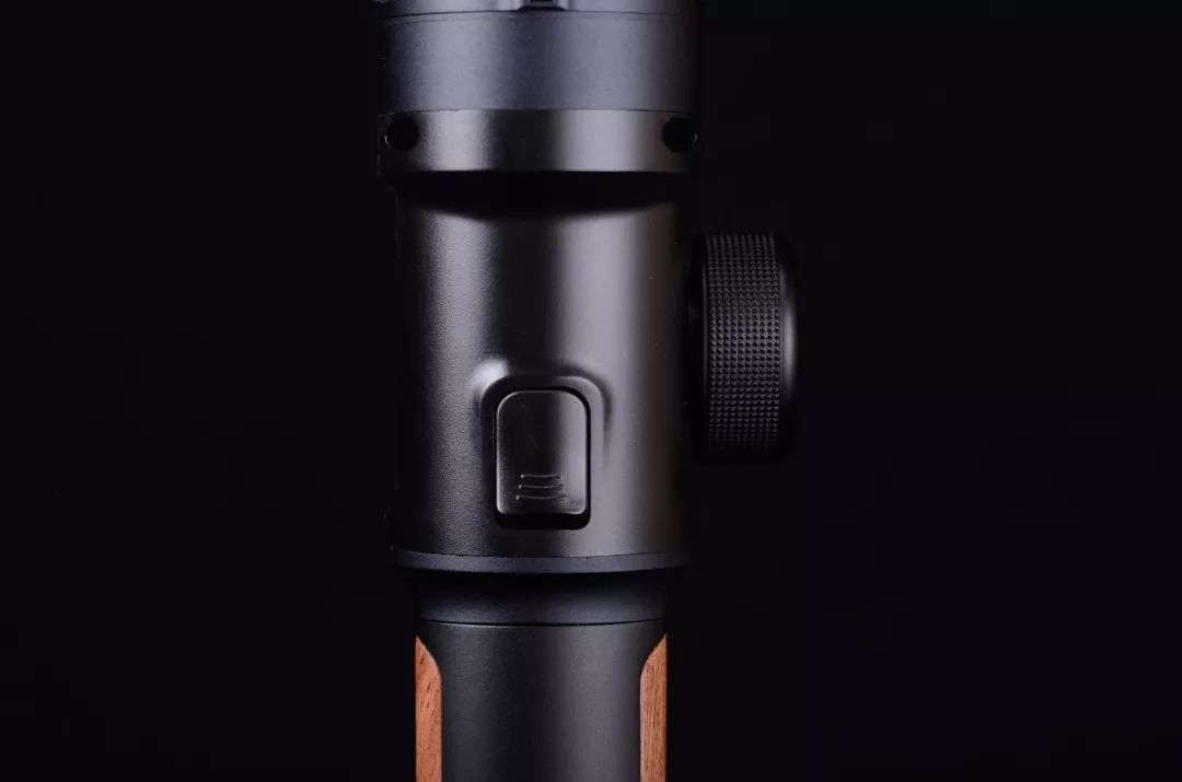 飞宇蝎子稳定器和大疆rsc2对比,飞宇的稳定器怎么样