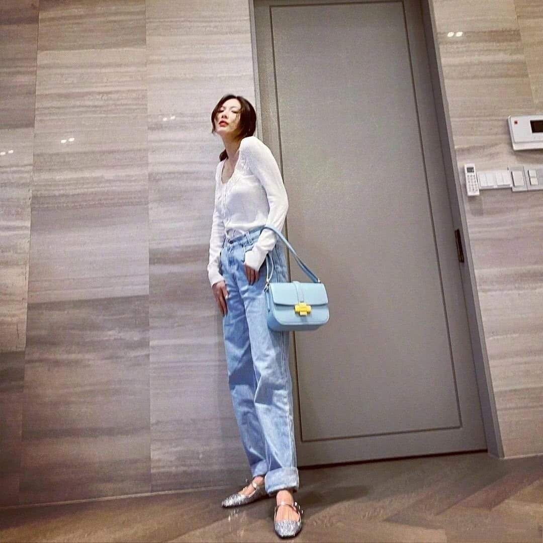 泫雅穿白衬衣抖音跳舞视频,泫雅穿绿色衬衫