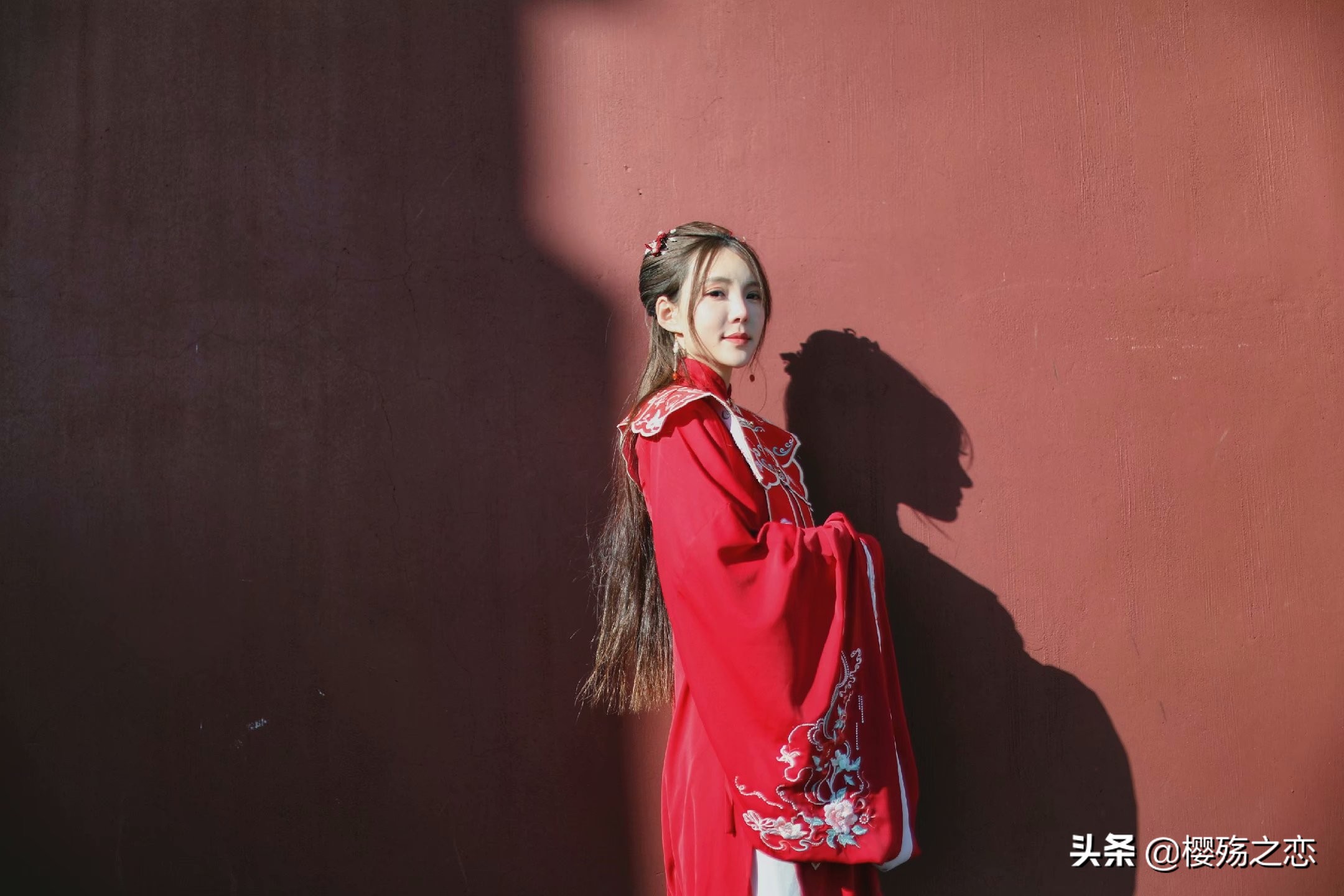 横店景区是模仿全国哪里的,横店影视城与故宫对比