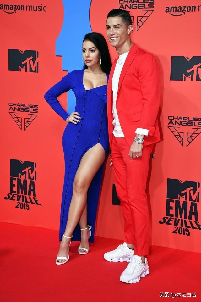 C罗带女友逛街，手提包价值一套260万房产，全球仅20只