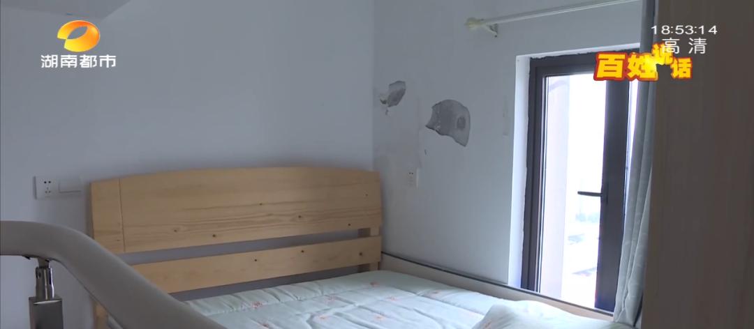 轻轻一抠，墙漆成块往下掉！外墙内侧反复开裂、起泡，长沙艾美·潇湘小区业主有点愁…