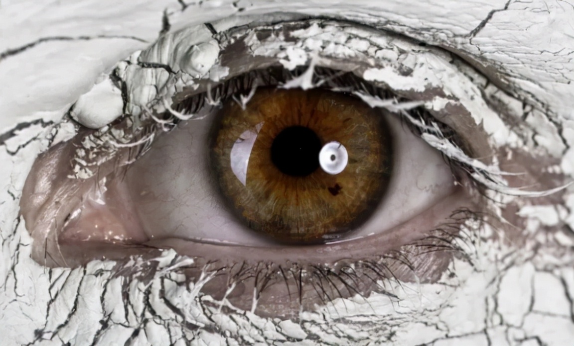 眼睛疼前面有黑点出现,眼睛前面总有黑点在飘是什么原因