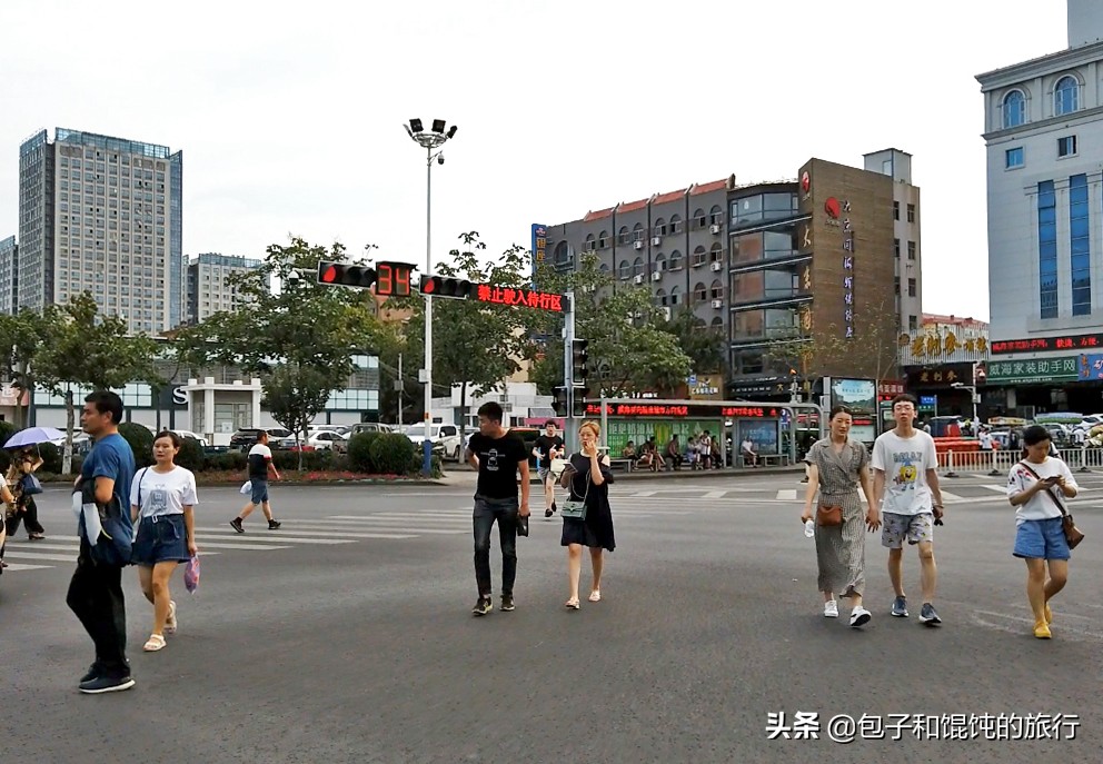 威海旅游红绿灯,威海市十字路口红绿灯通行方法