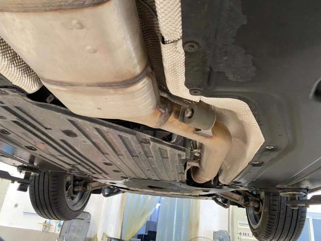 宝马8系双门碳纤维,宝马8系四门版的驾驶感受