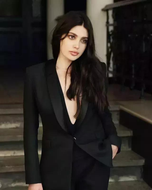 微胖胸大穿紧身衣服好看吗,微胖胸大应该怎么穿衣服