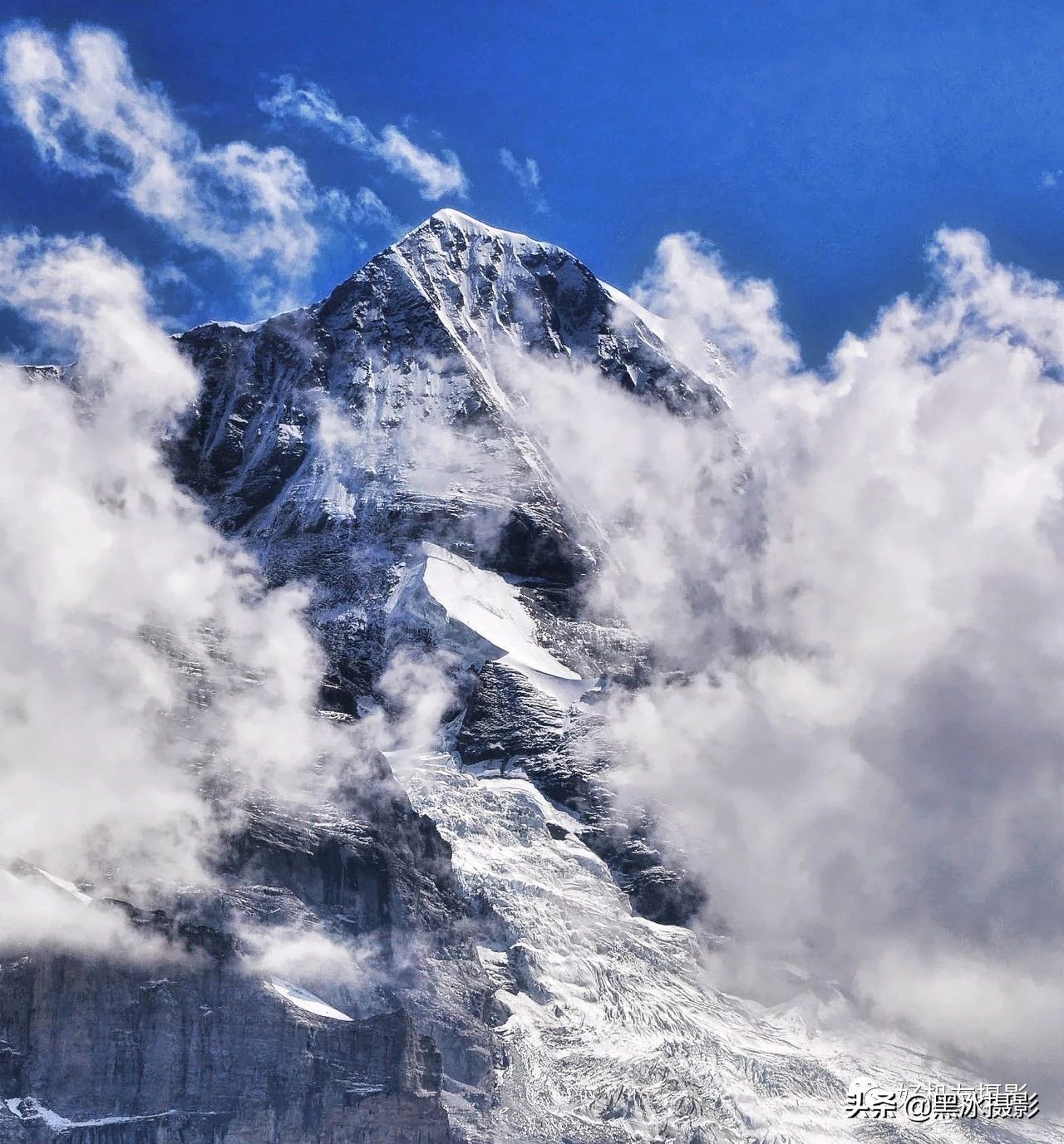 超广角和长焦镜头哪个更实用,广角镜头和长焦镜头优缺点