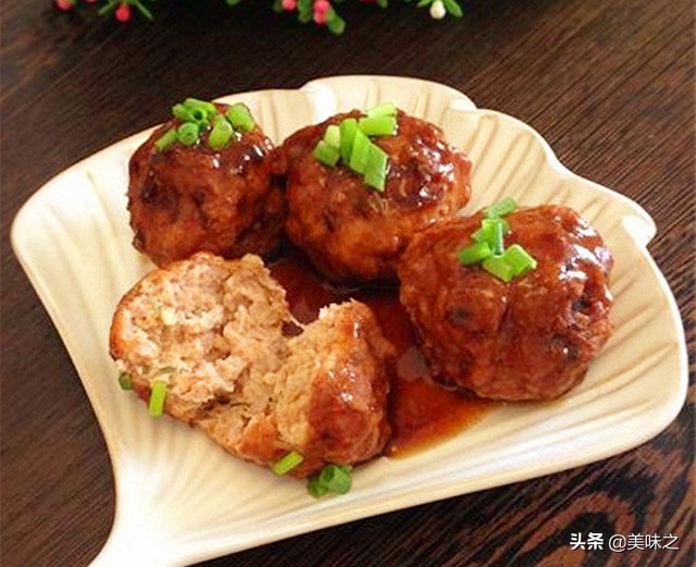 红烧狮子头最正宗的做法软糯醇香,红烧狮子头经典做法香滑软糯