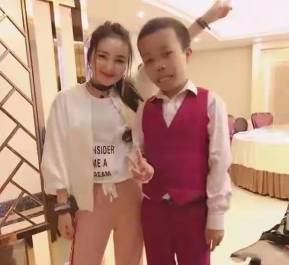 外星人陈山有女朋友吗,外星人陈山结婚了吗