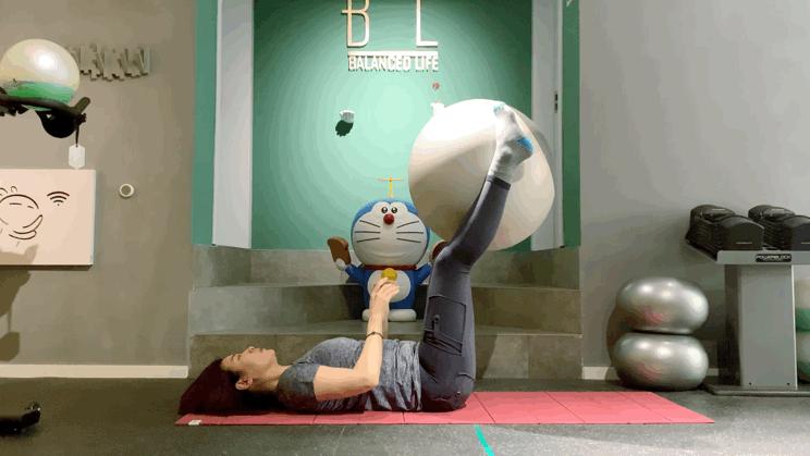 瑜伽球训练腿部肌肉的十大动作,核心训练瑜伽球5个动作