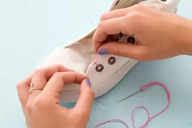 小白鞋怎么改好看,小白鞋变颜色教程