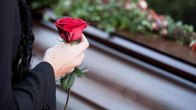 殡仪馆殡葬工作者收入,殡仪馆工作真能月入几十万吗